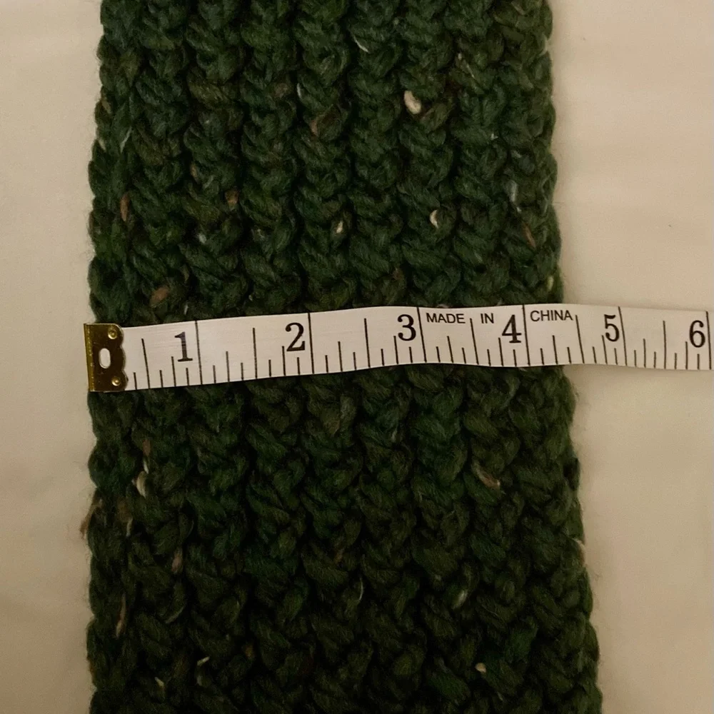 HANDMADE elegant green knit scarf for adults